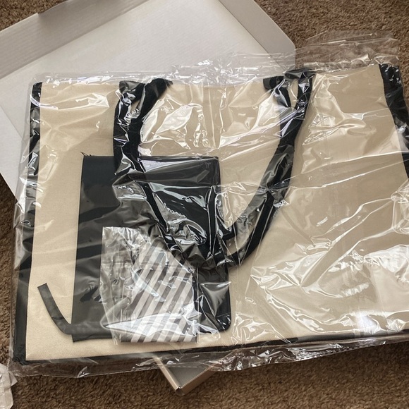 Tote Bag | NWT Monogram Embroidered Large Beach Tote - Picture 7 of 7